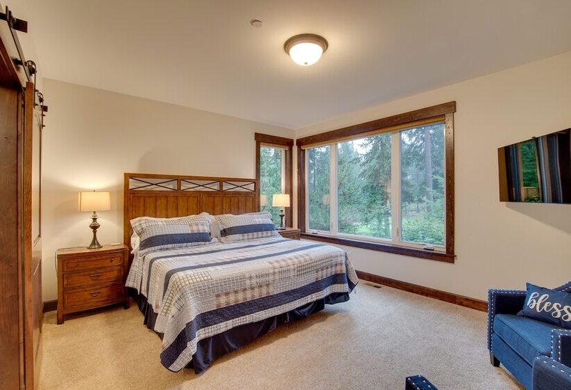 Stunning Cle Elum Retreat W/ Fire Pit & Hot Tub!