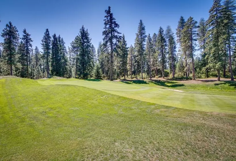 Stunning Cle Elum Retreat W/ Fire Pit & Hot Tub!