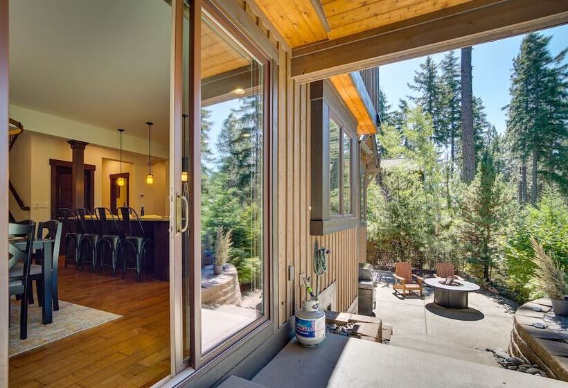 Stunning Cle Elum Retreat W/ Fire Pit & Hot Tub!