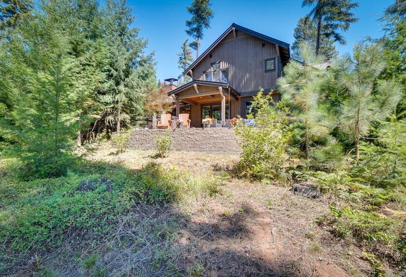Stunning Cle Elum Retreat W/ Fire Pit & Hot Tub!