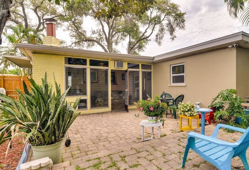 Sunny Florida Escape   Patio & Grill, Near Beaches