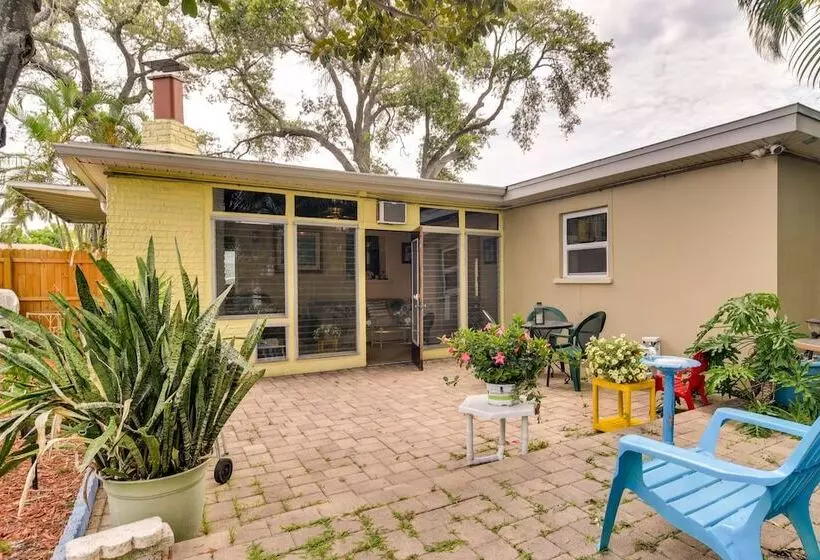 Sunny Florida Escape   Patio & Grill, Near Beaches