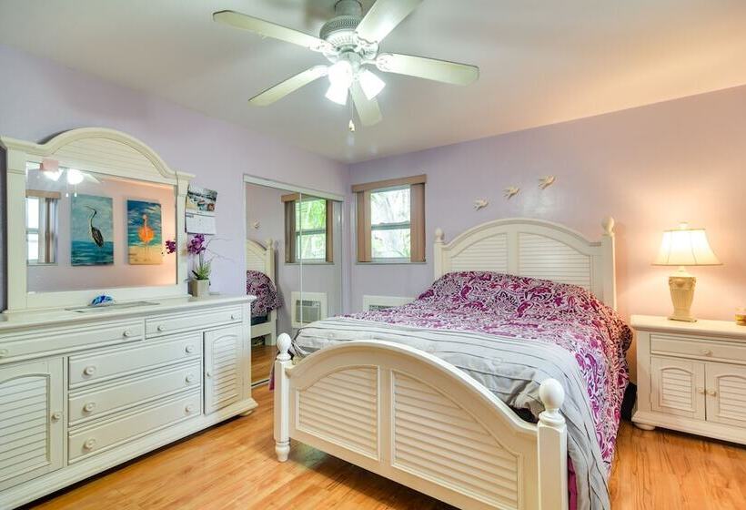 Sunny Florida Escape   Patio & Grill, Near Beaches