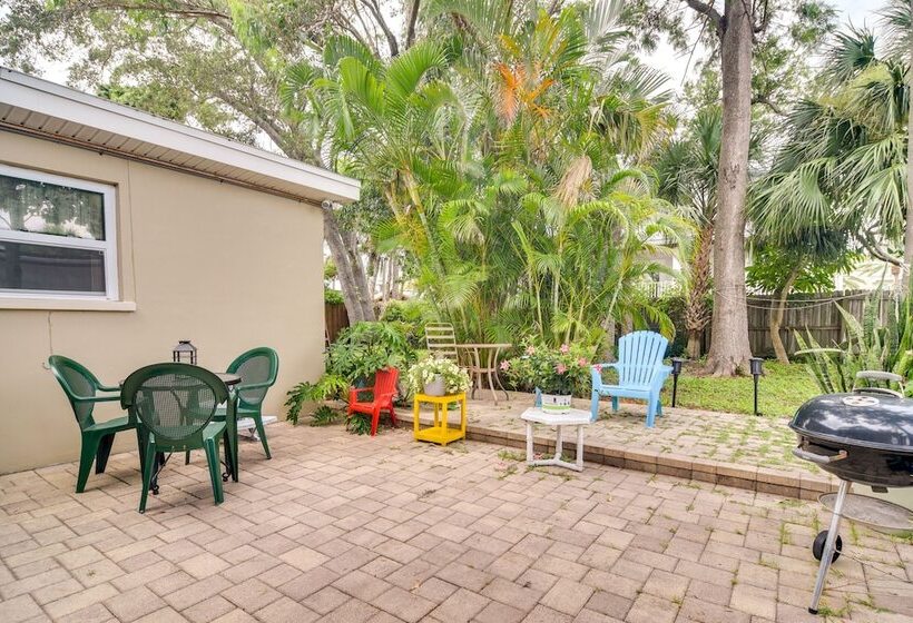 Sunny Florida Escape   Patio & Grill, Near Beaches