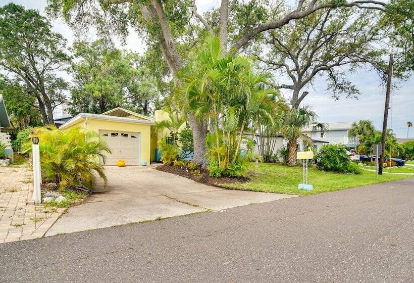 Sunny Florida Escape   Patio & Grill, Near Beaches