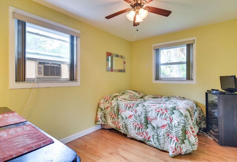 Sunny Florida Escape   Patio & Grill, Near Beaches