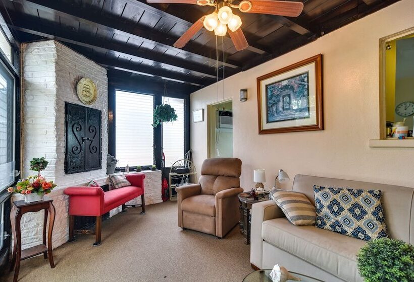 Sunny Florida Escape   Patio & Grill, Near Beaches