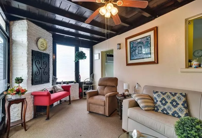 Sunny Florida Escape   Patio & Grill, Near Beaches