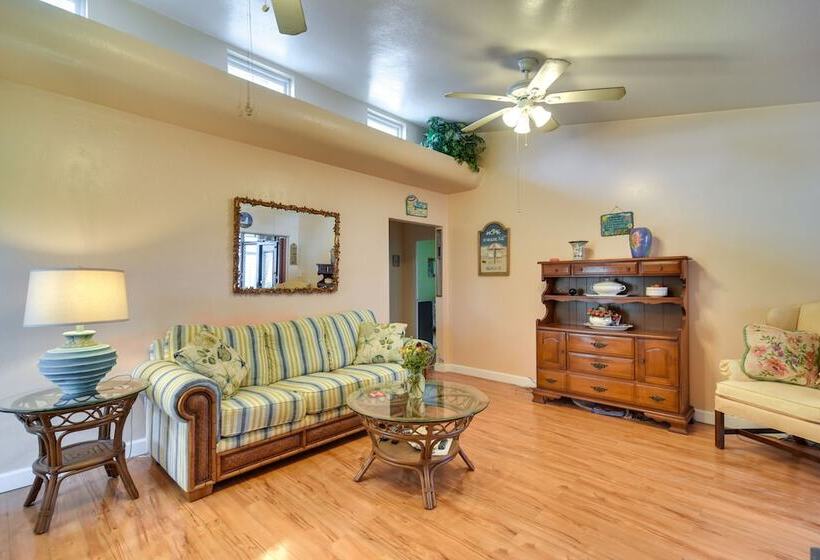 Sunny Florida Escape   Patio & Grill, Near Beaches