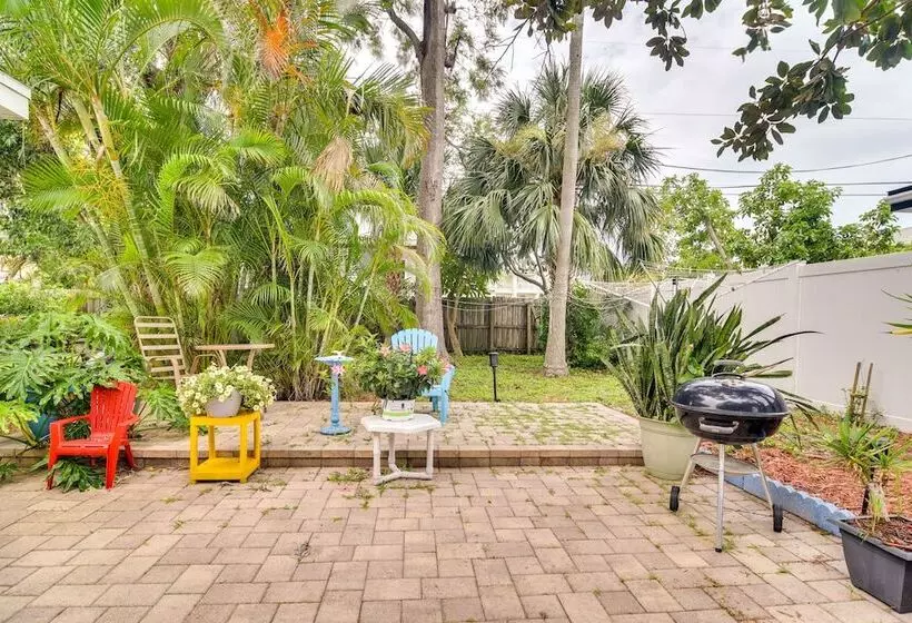 Sunny Florida Escape   Patio & Grill, Near Beaches