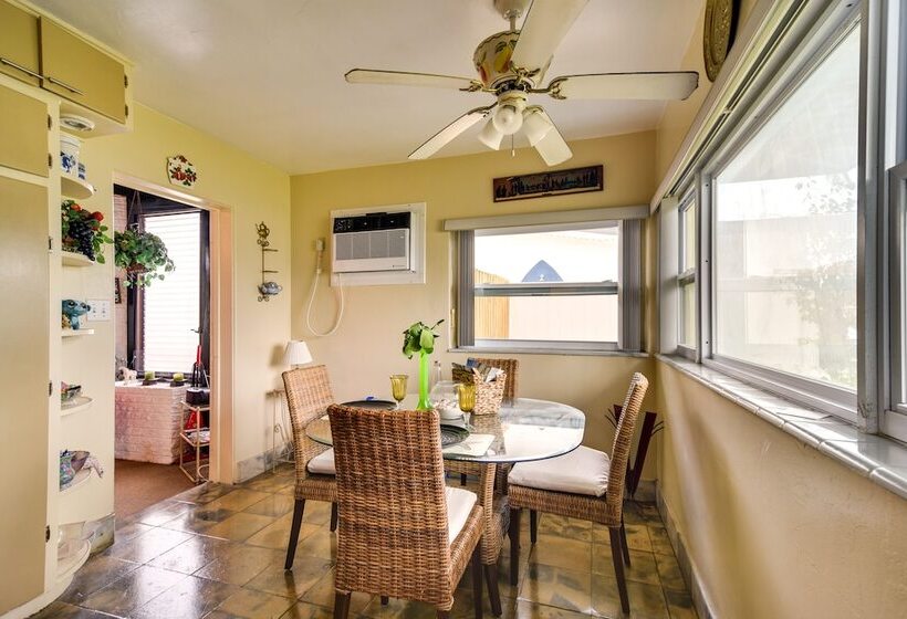 Sunny Florida Escape   Patio & Grill, Near Beaches