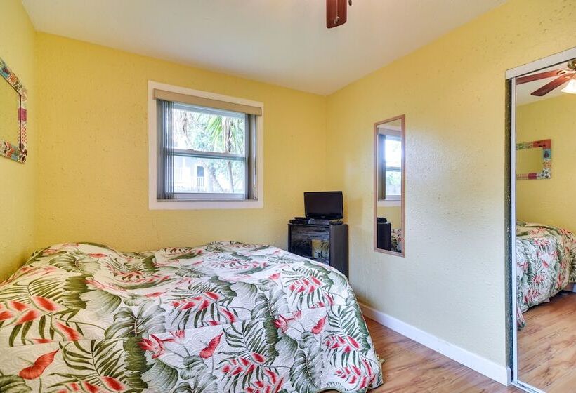 Sunny Florida Escape   Patio & Grill, Near Beaches