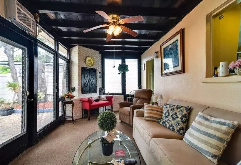 Sunny Florida Escape   Patio & Grill, Near Beaches