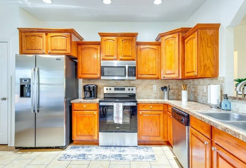 Updated Oklahoma City Home ~ 11 Mi To Bricktown!