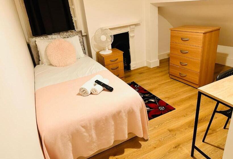 Bed and Breakfast Victorian Woods Bnb