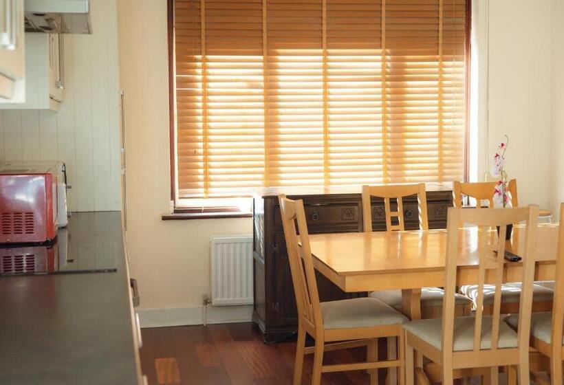 Bed and Breakfast Victorian Woods Bnb