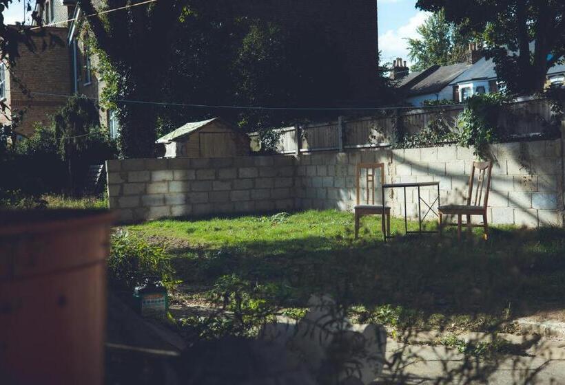 Bed and Breakfast Victorian Woods Bnb