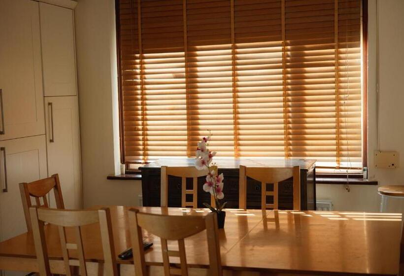 Bed and Breakfast Victorian Woods Bnb