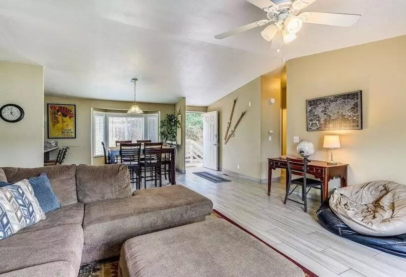 Yosemite Natl Park Getaway: Hot Tub & Mtn Views!