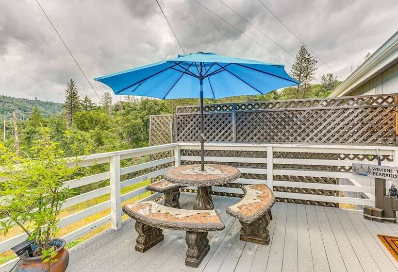 Yosemite Natl Park Getaway: Hot Tub & Mtn Views!