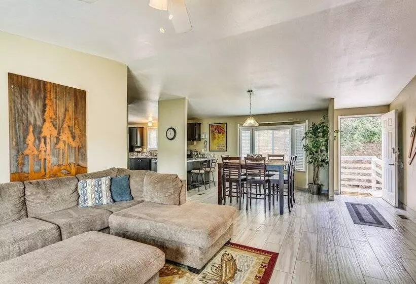 Yosemite Natl Park Getaway: Hot Tub & Mtn Views!