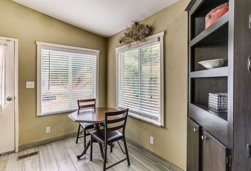 Yosemite Natl Park Getaway: Hot Tub & Mtn Views!