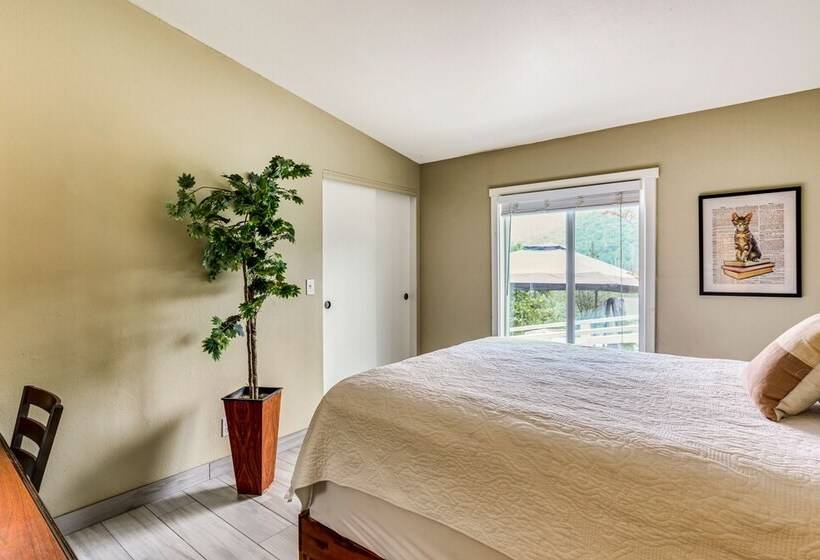 Yosemite Natl Park Getaway: Hot Tub & Mtn Views!