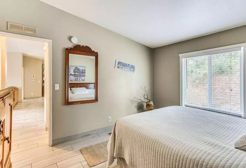 Yosemite Natl Park Getaway: Hot Tub & Mtn Views!