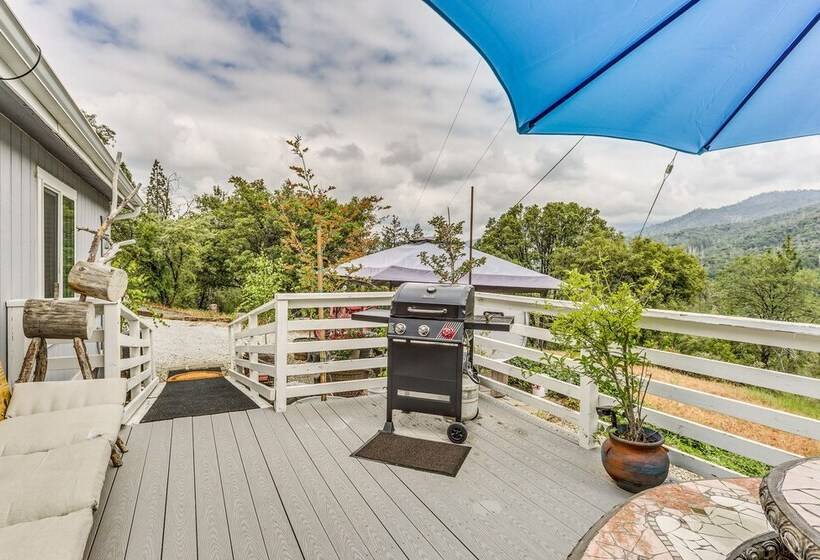 Yosemite Natl Park Getaway: Hot Tub & Mtn Views!