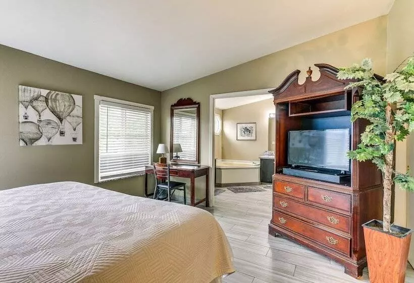 Yosemite Natl Park Getaway: Hot Tub & Mtn Views!