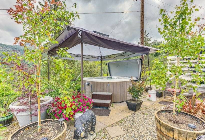 Yosemite Natl Park Getaway: Hot Tub & Mtn Views!