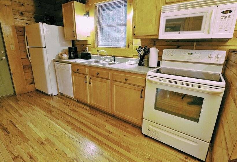 Cabins At Pine Haven