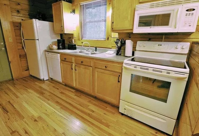 Cabins At Pine Haven