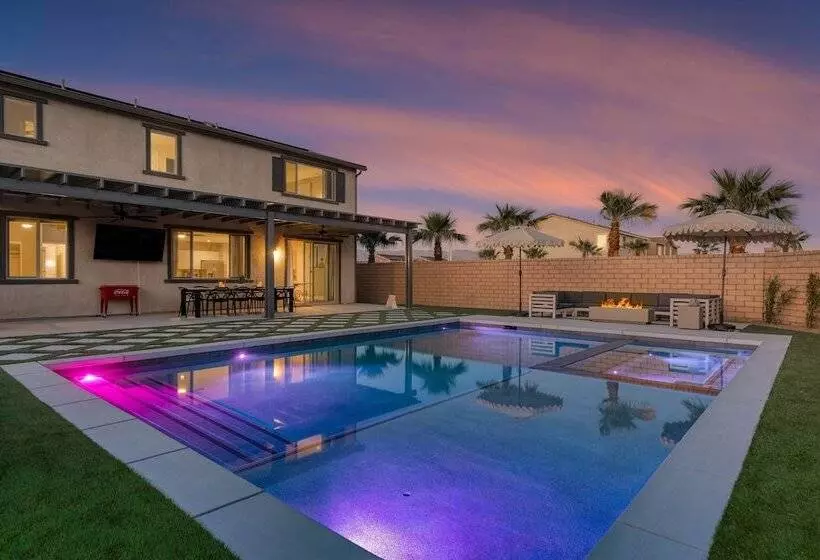 Desert Eden By Avantstay 6br W/ Ensuite Backyard Oasis W/ Pool & Hot Tub!