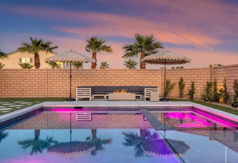 Desert Eden By Avantstay 6br W/ Ensuite Backyard Oasis W/ Pool & Hot Tub!