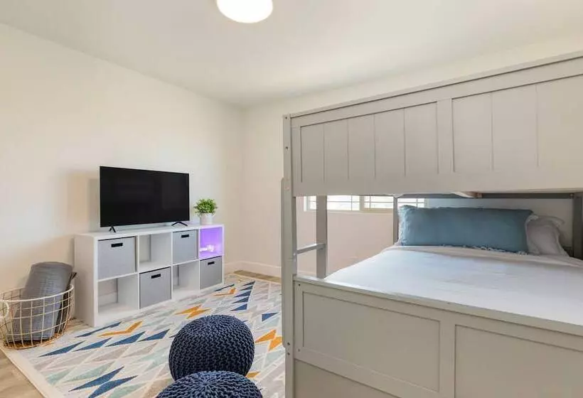 Desert Eden By Avantstay 6br W/ Ensuite Backyard Oasis W/ Pool & Hot Tub!