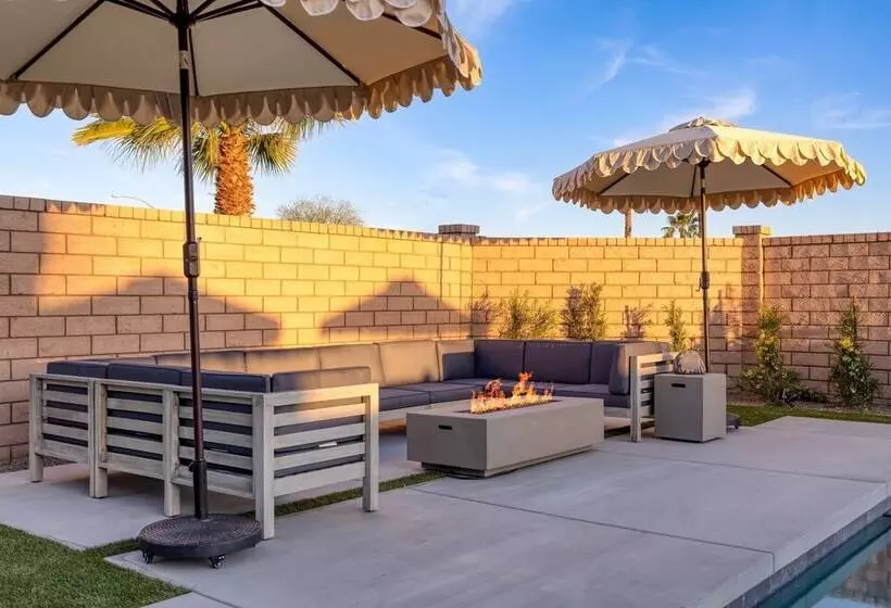 Desert Eden By Avantstay 6br W/ Ensuite Backyard Oasis W/ Pool & Hot Tub!