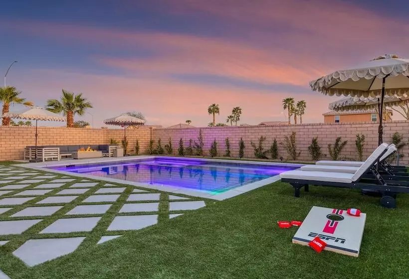 Desert Eden By Avantstay 6br W/ Ensuite Backyard Oasis W/ Pool & Hot Tub!