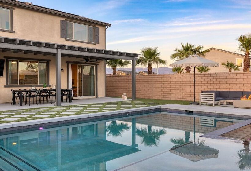 Desert Eden By Avantstay 6br W/ Ensuite Backyard Oasis W/ Pool & Hot Tub!