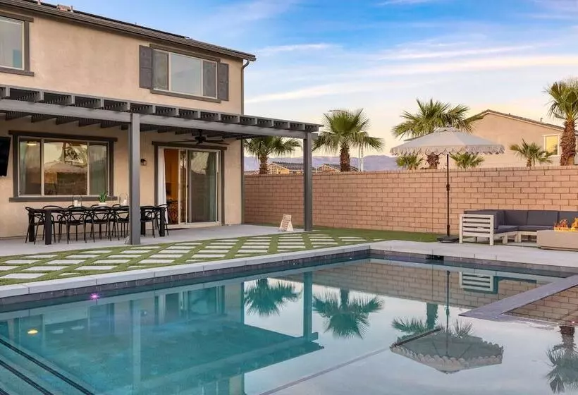 Desert Eden By Avantstay 6br W/ Ensuite Backyard Oasis W/ Pool & Hot Tub!