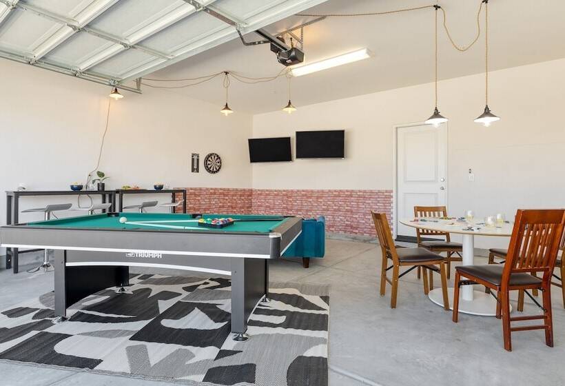 Desert Eden By Avantstay 6br W/ Ensuite Backyard Oasis W/ Pool & Hot Tub!