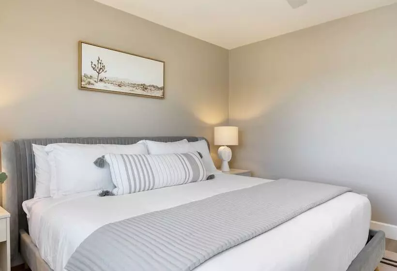 Desert Eden By Avantstay 6br W/ Ensuite Backyard Oasis W/ Pool & Hot Tub!