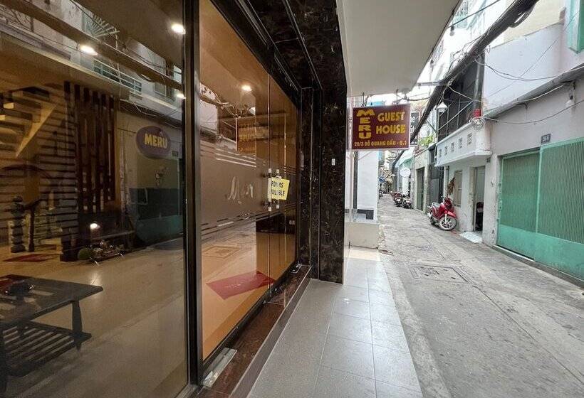 هتل Meru Guesthouse