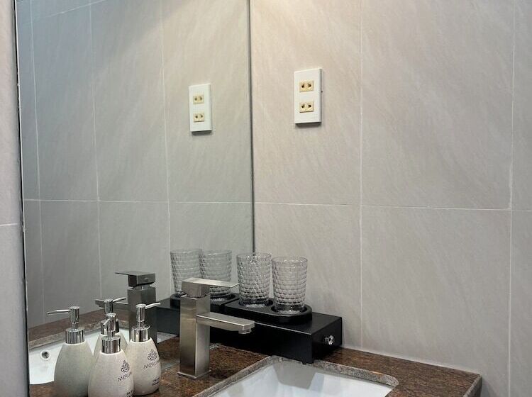 هتل Meru Guesthouse