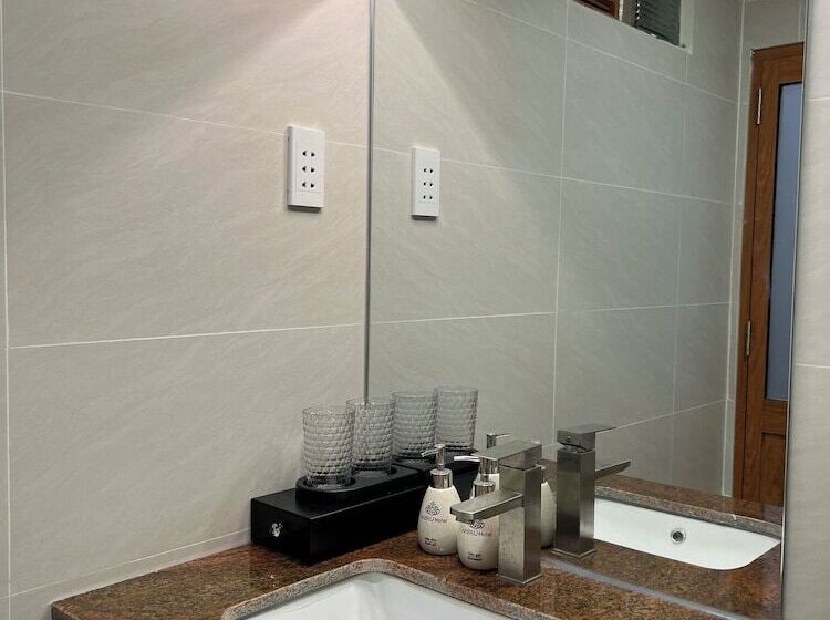 هتل Meru Guesthouse