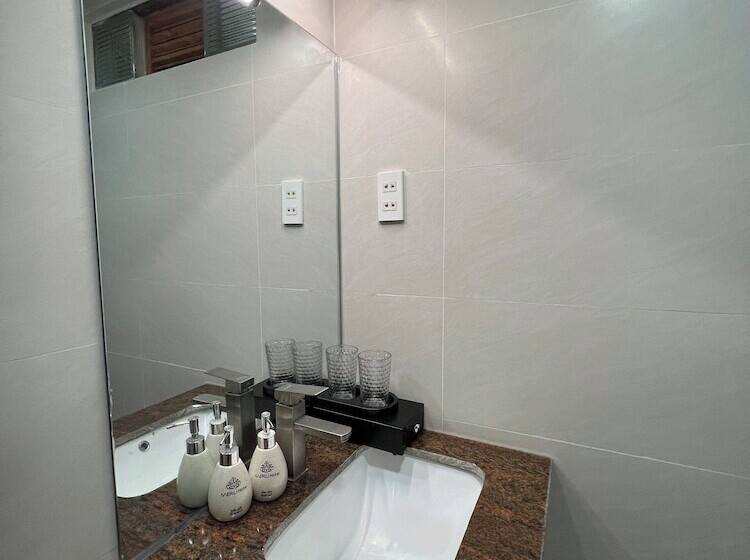 هتل Meru Guesthouse