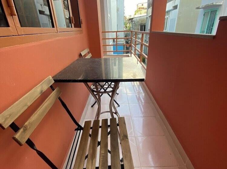 هتل Meru Guesthouse