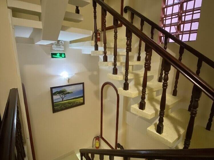 هتل Meru Guesthouse