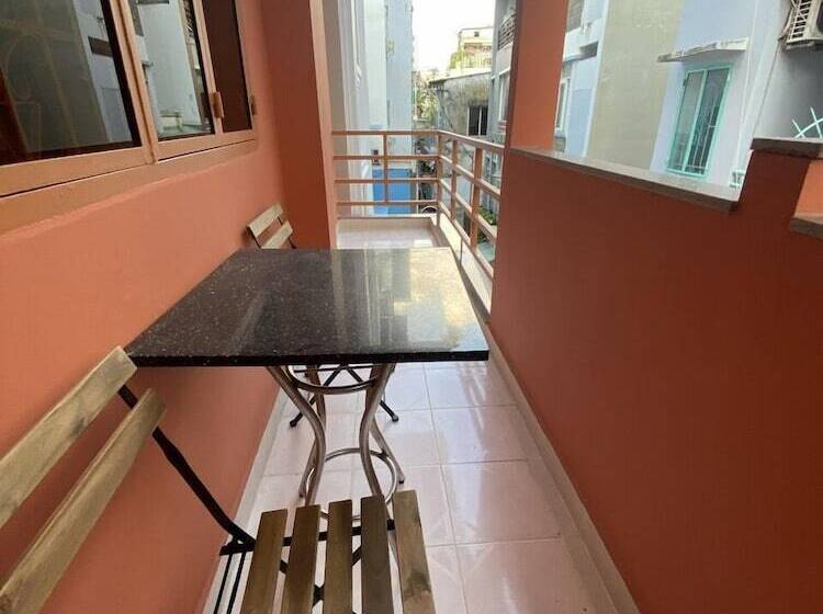 هتل Meru Guesthouse