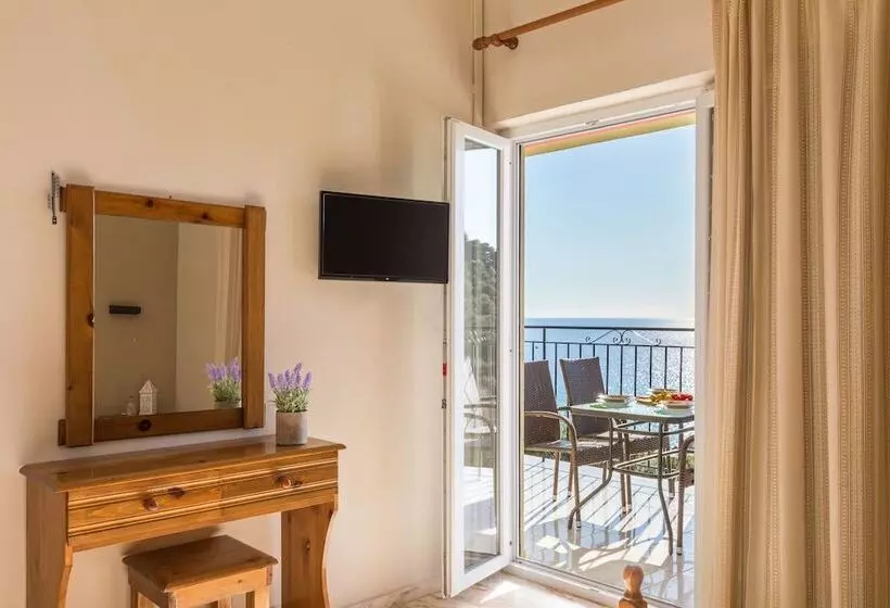 Hotelli Pelekas Beach Escape By Konnect